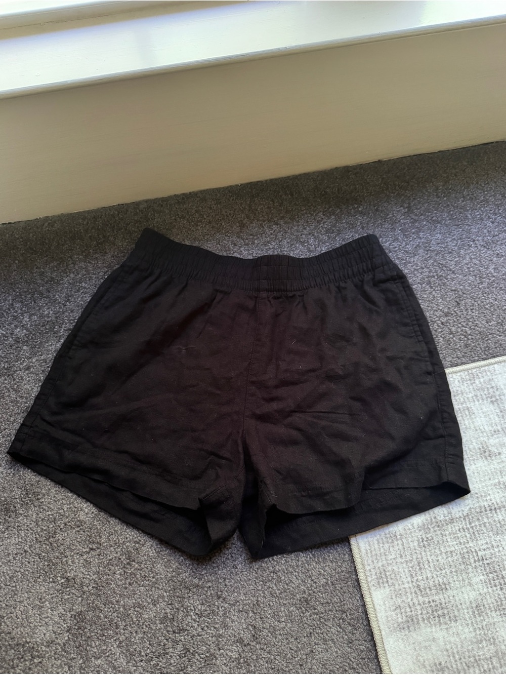 Old Navy Women’s Black Solid Pull-On Shorts Elastic Waist Size S